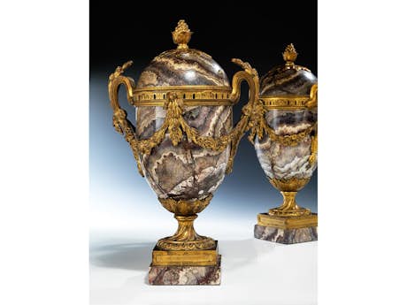 Paar aussergewöhnliche Brûle Parfum-Louis XVI-Vasen in seltenem Amethystmarmor